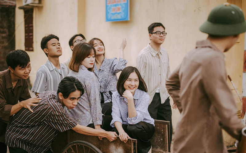   Ngay khi đăng tải, bộ ảnh đã nhanh chóng gây được sự chú ý từ cộng đồng mạng vì thể hiện chân thực hình ảnh làng quê Việt Nam. Tuy ý tưởng không mới nhưng cách thực hiện của các bạn đã mang đến cái mới cho bộ ảnh.
