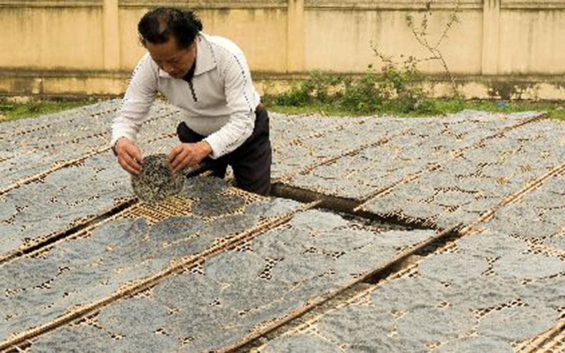 Cơ sở sản xuất bánh đa của hộ anh Hoàng Hữu Hoa, xóm 5, Hòa Sơn.