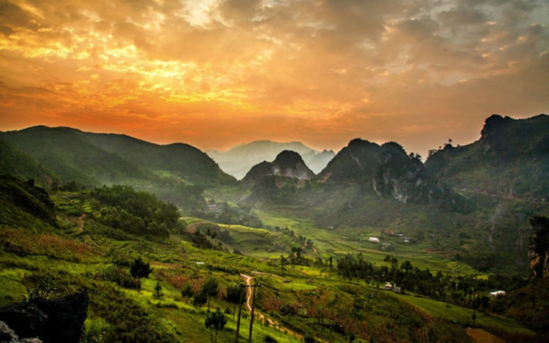 Thung lũng ở Đồng Văn – Hà Giang.
