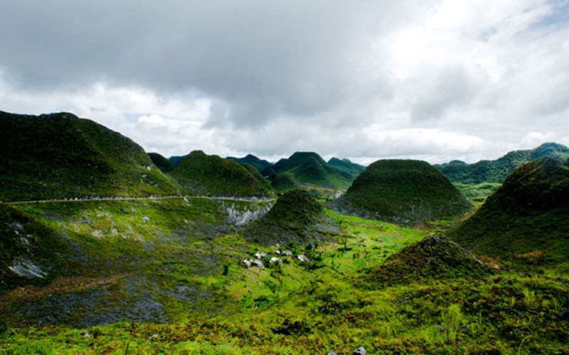 Thung lũng ở Đồng Văn – Hà Giang.