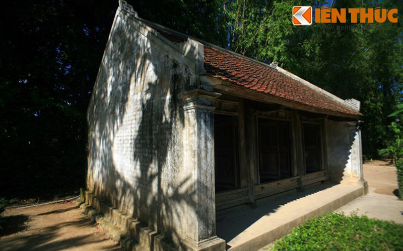Cách ngôi nhà của cụ Nguyễn Sinh Sắc và bà Hoàng Thị Loan không xa là ngôi nhà thờ chi nhánh họ Hoàng Xuân - họ ngoại của Bác Hồ.