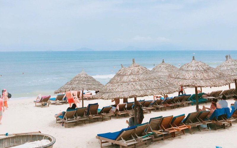 Check-in Hội An không thể thiếu bãi biển An Bàng xanh mướt - nơi được TripAdvisor đánh giá là “top 25 bãi biển đẹp nhất châu Á”. Ảnh: Instagram @jaeyoung0.