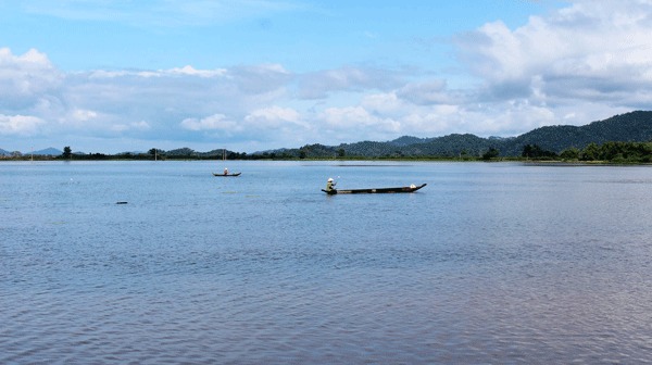 Sông quê, bến nhớ nơi lưu giữ ký ức tuổi thơ trong cuộc đời của bao người (ảnh : Phạm Quý Trọng)