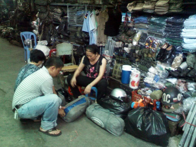 “Thời đó, cứ bước vô chợ, lúc trở ra là biết liền mình còn trí thức hay trở thành con buôn”. (Ảnh: TL)