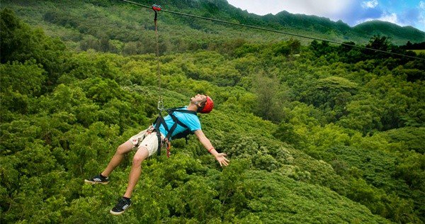 Giây phút quan trọng nhất của zipline là khi người chơi lao mình từ đỉnh núi.