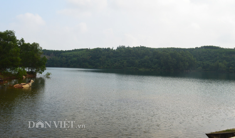 Hồ chứa nước suối Tiên cung cấp nước tưới cho nông dân xã Quế Hiệp và tạo cảnh quan sinh thái.