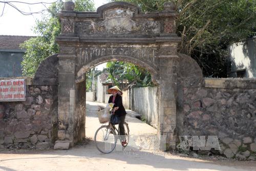 Cổng làng Cần ở xã Hưng Tân, huyện Hưng Nguyên.