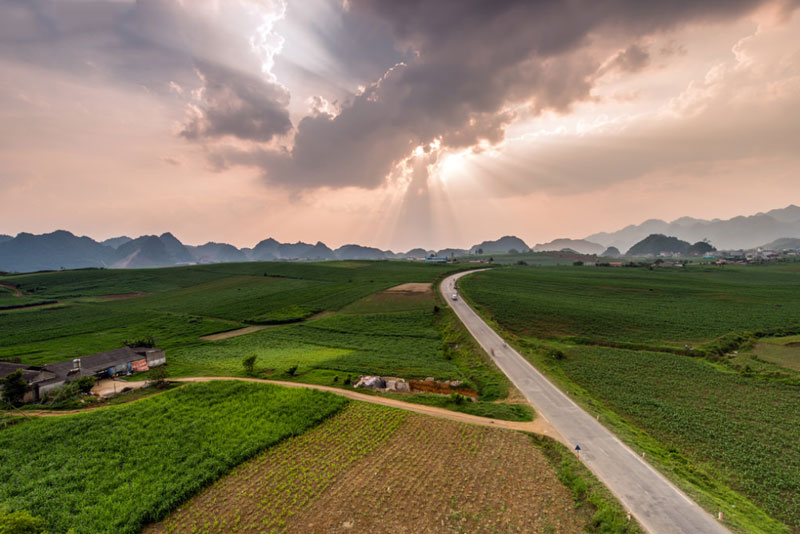 Đây là điểm du lịch hút khách bậc nhất vùng núi phía Bắc. Ảnh: Lê Hồng Hà.