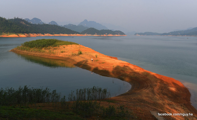 Du ngoạn đảo xanh.