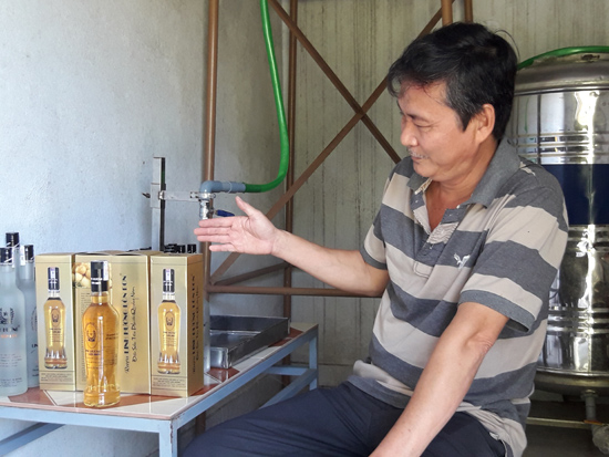 Năm 2014, HTX Nhật Linh đã cho ra đời sản phẩm rượu lòn bon mang hương vị thơm ngon rất đặc trưng của vùng đất xứ Tiên, được thị trường ưa chuộng.