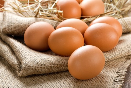 Trứng chứa lượng canxi, chất dinh dưỡng, vitamin và nhiều yếu tố dinh dưỡng khác rất tốt cho cơ thể. Tuy nhiên, nên dùng chúng một lần sau khi nấu xong. (Ảnh:monngonvietnam)