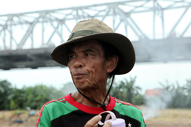 Ông Nguyễn Đăng Được (70 tuổi) được coi là “linh hồn” của xóm ngụ cư và là người đầu tiên sống ở bãi giữa sông Hồng (phường Ngọc Thụy, Gia Lâm, Hà Nội)