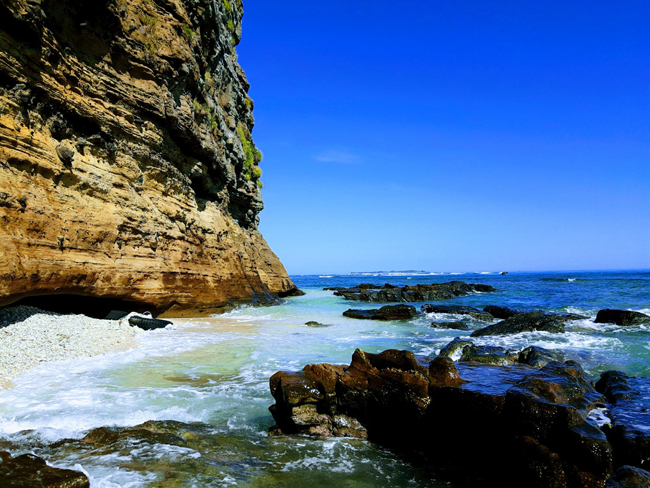 Khung cảnh tuyệt đẹp của bãi biển Hang Câu ở Lý Sơn.