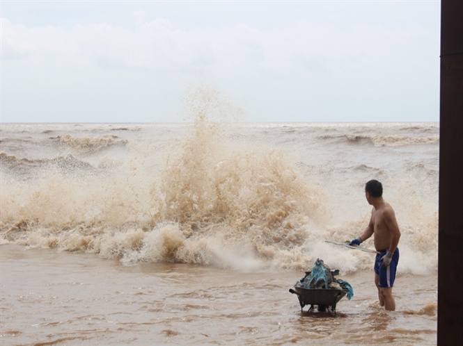 Sóng biển vẫn đánh cao khoảng 2m