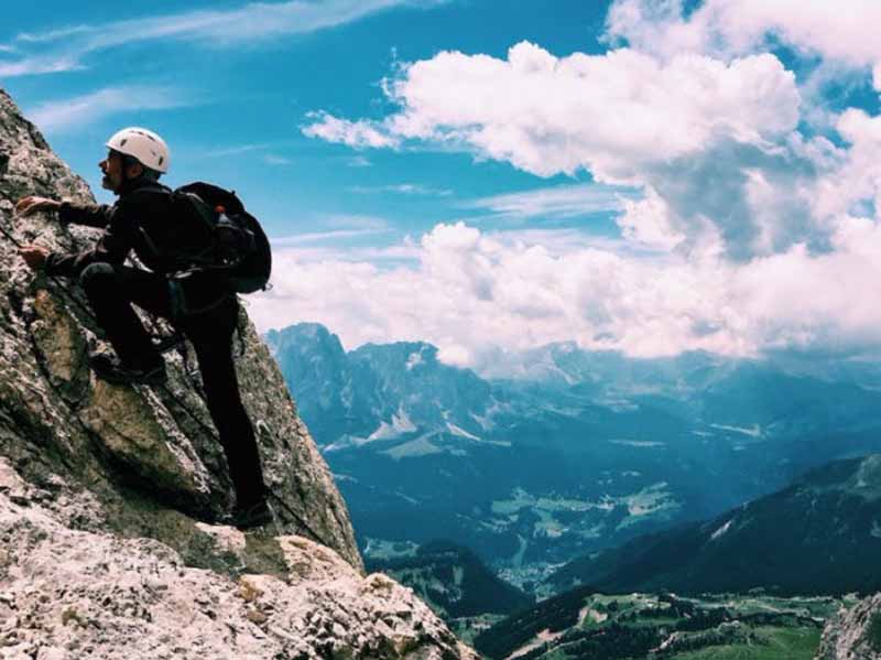  Via Ferrata, Italia và Áo: Cung đường Via Ferrata được quân đội xây dựng trong cuộc chiến tranh thế giới thứ nhất. Chúng chỉ là dây cáp được đính vào vách núi dốc đứng. Mặc dù không có số liệu thông kê chính thức, tuyến đường này đã khiến một số du khách phải bỏ mạng khi chinh phục nó.