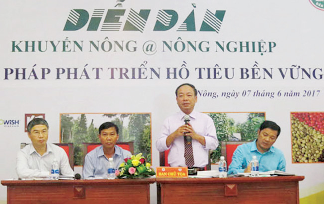 Ông Trần Văn Khởi - Quyền Giám đốc Trung tâm Khuyến nông Quốc gia phát biểu tại diễn đàn.