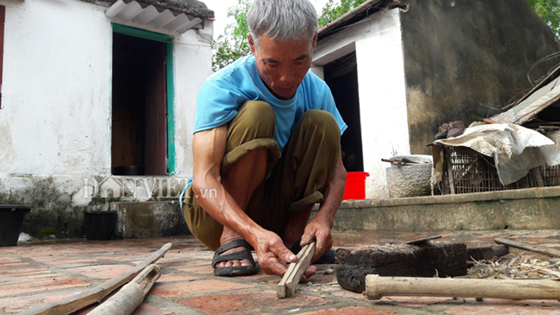  Để làm được chiếc bẫy kẹp đạt yêu cầu, thân trẻ không già quá cũng không non quá, các chi tiết phải khớp với nhau. Ảnh: Lê Tập