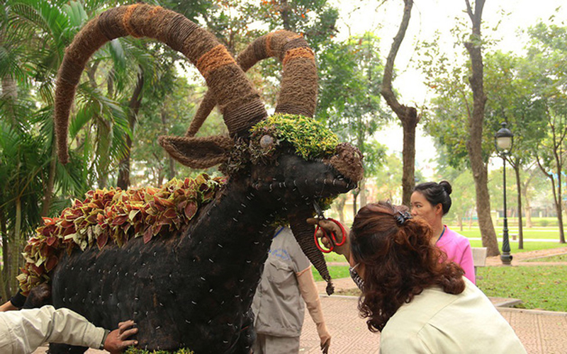 Được biết, các con vật sau khi tạo hình hoàn thiện sẽ được trưng bày tại công viên Thống Nhất cho khách tham quan thưởng lãm.