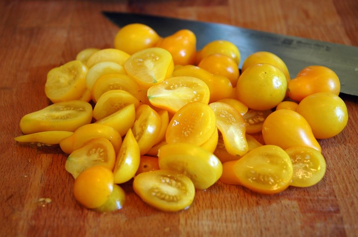 Cà chua lê vàng còn có lượng đường cao nên ngọt hơn các loại cà chua thông thường khác. (Ảnh: Sharplife)