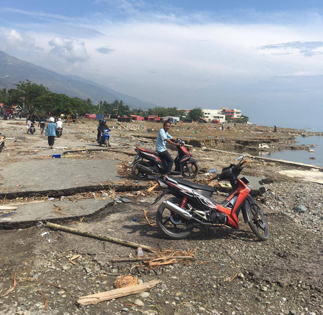 TP Palu bị tàn phá nặng nề sau trận động đất, sóng thần hôm 28-9. Ít nhất 832 người đã thiệt mạng. Ảnh: Ng Kok Choong