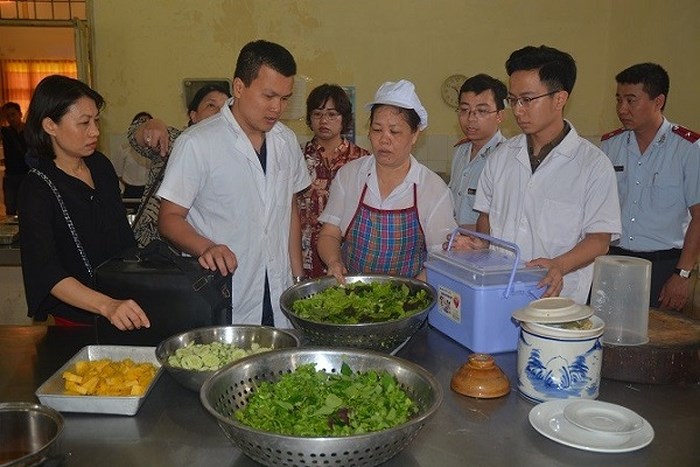 Lấy mẫu thực phẩm kiểm tra, xét nghiệm các chỉ tiêu an toàn thực phẩm tại Hà Nội