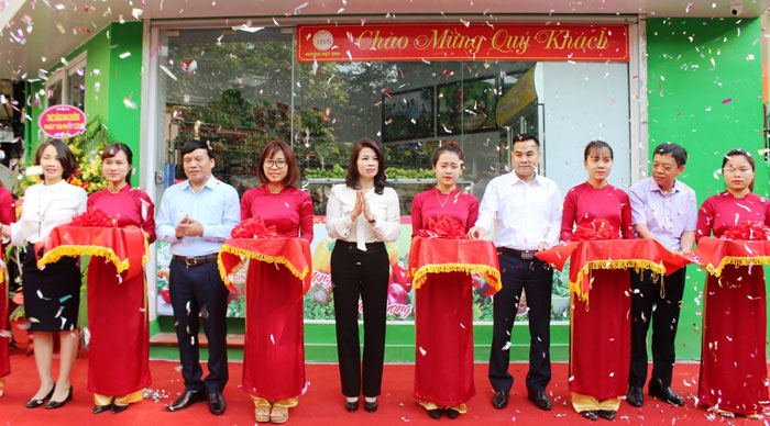 Quận Thanh Xuân khai trương thêm cửa hàng bán thực phẩm an toàn cho người dân.