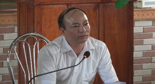 Ông Triệu Đình Vị - Phó giám đốc Agribank Nam Định trả lời câu hỏi của bà con.