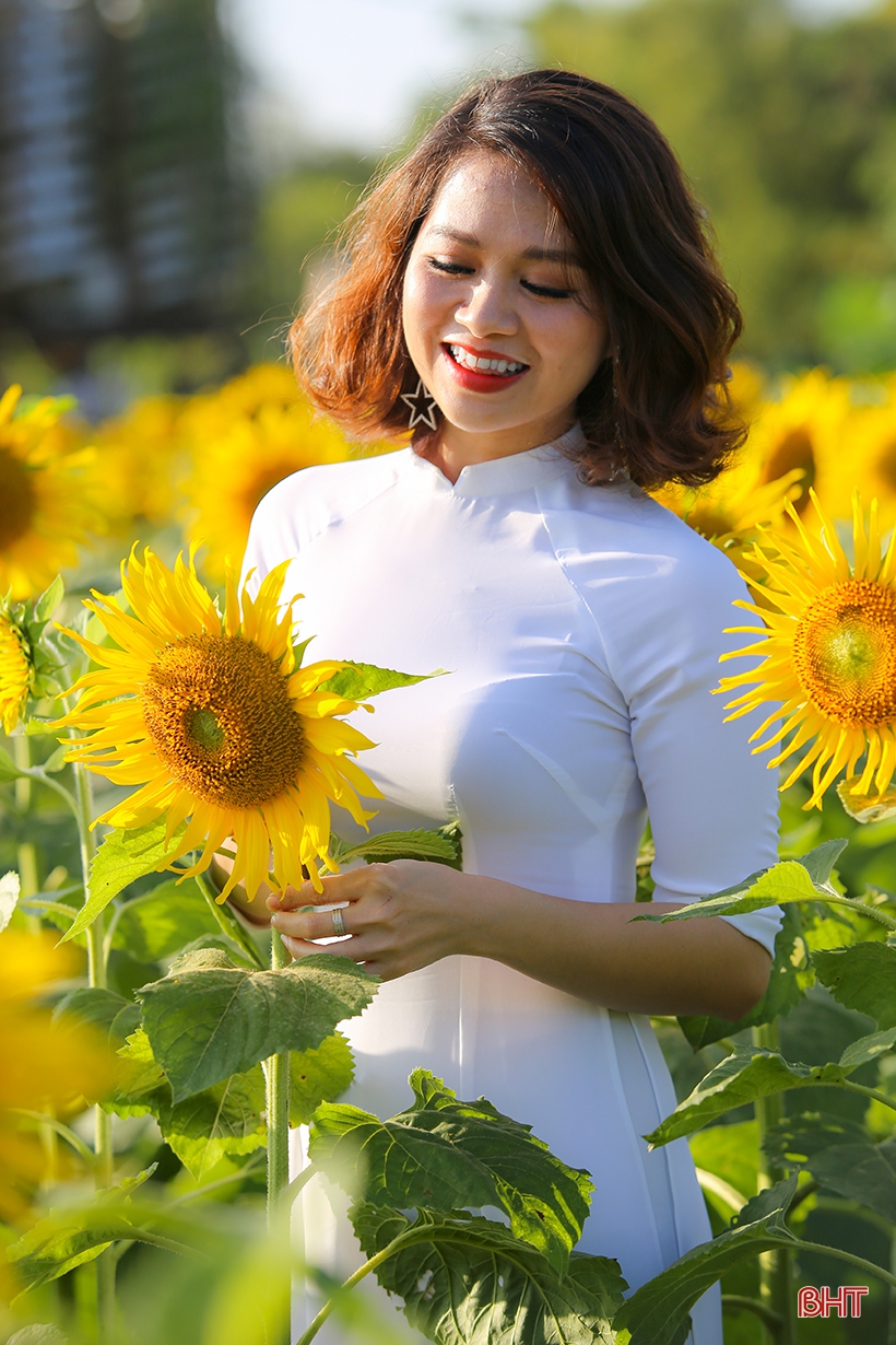 Đó có thể là một tà áo dài trắng thướt tha...