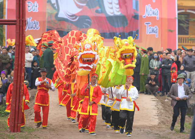 Đội múa lân tại Lễ hội Tịch điền.