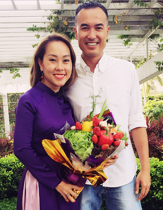 Vợ chồng chị Vân Nguyễn và anh Alex Huỳnh bước đầu thành công trong lĩnh vực nông nghiệp sạch nhờ ý tưởng bó hoa rau củ độc đáo.