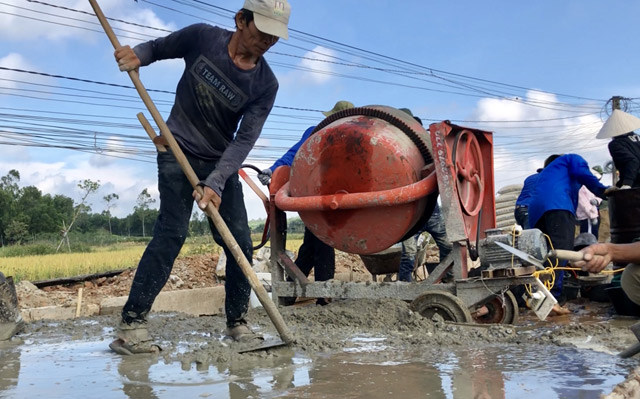 quang ngai: 600 doan vien giup dan lam 1km duong xong trong 1 ngay hinh anh 4