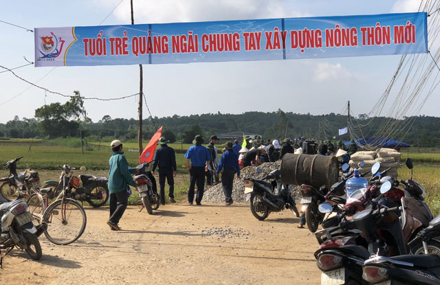 quang ngai: 600 doan vien giup dan lam 1km duong xong trong 1 ngay hinh anh 1