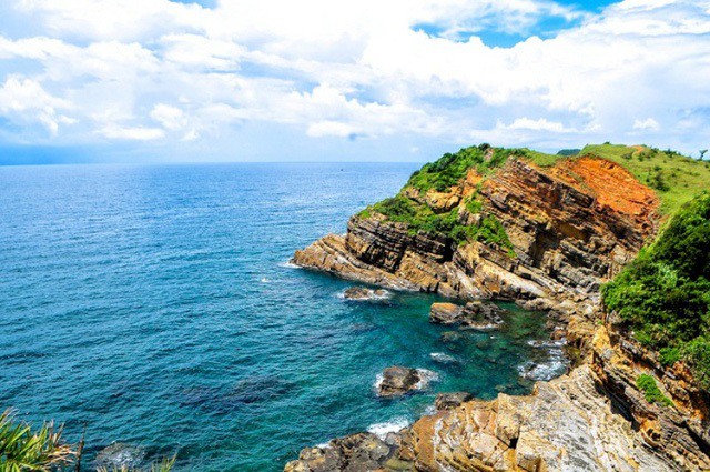 Biển đảo Cô Tô hấp dẫn với vẻ đẹp hoang sơ, tự nhiên.
