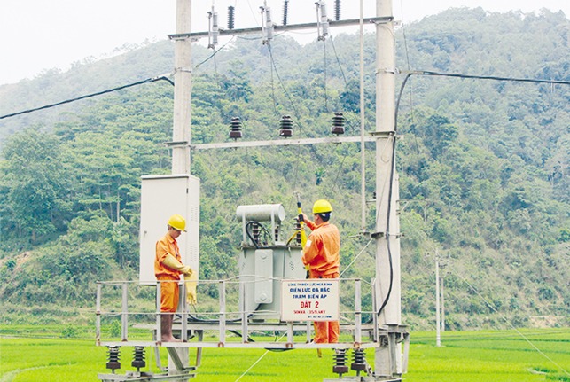 Công ty Điện lực Hòa Bình: Dồn sức đưa điện về nông thôn
