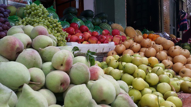 Nhiều loại trái cây bẩn bày bán tràn lan trên thị trường (Ảnh: Internet)