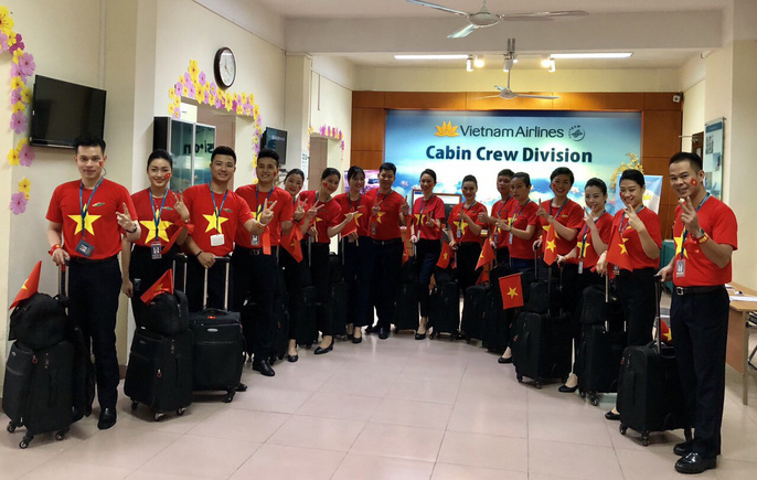 Các tiếp viên Vietnam Airlines với trang phục đặc biệt trong ngày hôm nay 29.8 để 