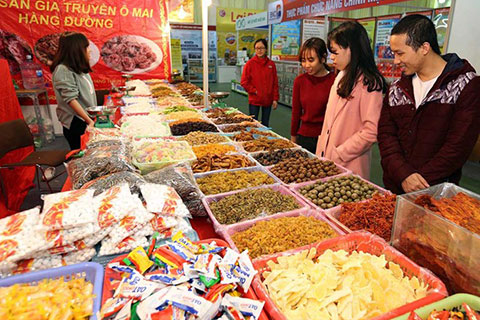 Hội chợ phục vụ Tết nguyên đán được tổ chức với quy mô từ 130 - 150 gian hàng.