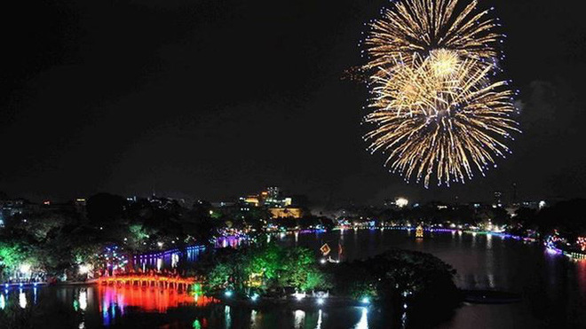 Đêm giao thừa Tết Nguyên đán Kỷ Hợi năm 2019, thành phố Hà Nội sẽ tổ chức bắn pháo hoa tại 30 điểm, trong đó 6 điểm bắn tầm cao và 24 điểm bắn tầm thấp. (Ảnh minh họa, nguồn: TTXVN)