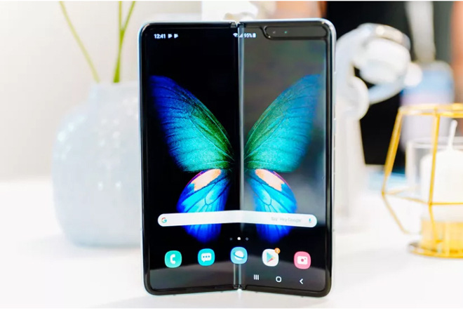 HOT: Smartphone gập lại Galaxy Fold sắp ra mắt tại Việt Nam - Ảnh 2.