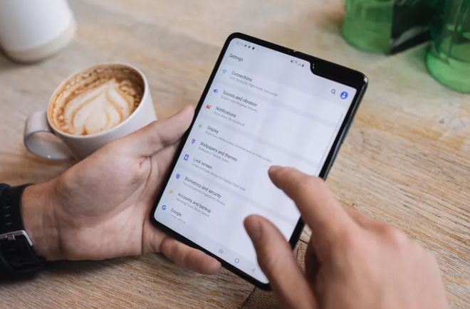 HOT: Smartphone gập lại Galaxy Fold sắp ra mắt tại Việt Nam - Ảnh 3.