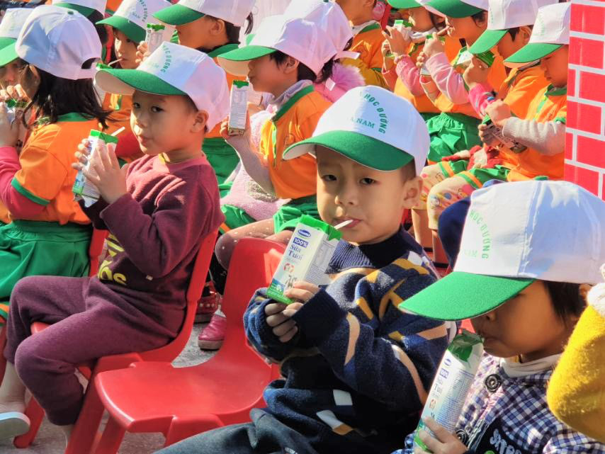 130.000 học sinh trẻ học sinh mầm non Hà Nam được uống sữa học đường của Vinamilk. - Ảnh 5.