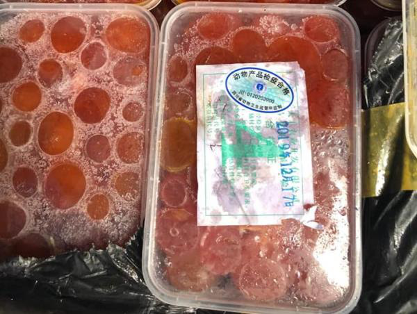 Hà Nội: Phát hiện hàng tấn thực phẩm đông lạnh 'lậu' tại sân siêu thị MM Mega Market  - Ảnh 3.