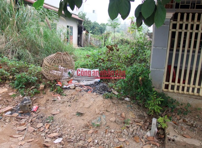 Chiếc lồng gà của nạn nhân thu được tại phường Thanh Trường, TP.Điện Biên Phủ. Nguồn: CAND