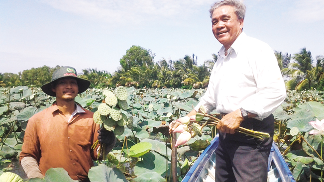 Ông Ba Be và anh Út Cưng đang biến khu đất 12ha này thành điểm du lịch vườn thu hút du khách.