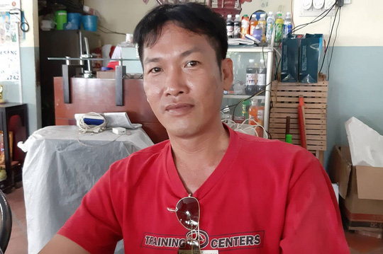Anh Nguyễn Thanh Hải (TP Long Xuyên , tỉnh An Giang) sau khi trúng số thường giúp đỡ những hoàn cảnh khó khăn Ảnh: Thốt Nốt