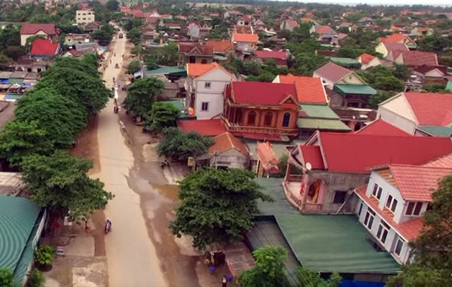 Một góc Cương Gián hôm nay. Hầu hết những ngôi nhà xây khang trang ở mảnh đất này đều do con em xuất ngoại làm ăn gửi về xây dựng.