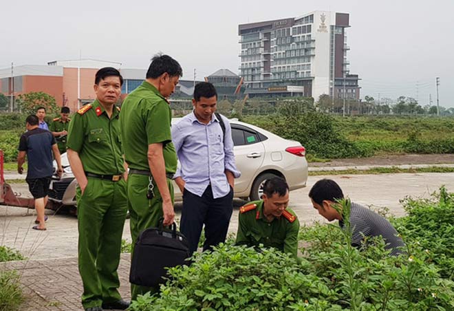 Lực lượng Công an tỉnh Ninh Bình đang khám nghiệm, điều tra vụ án mạng.