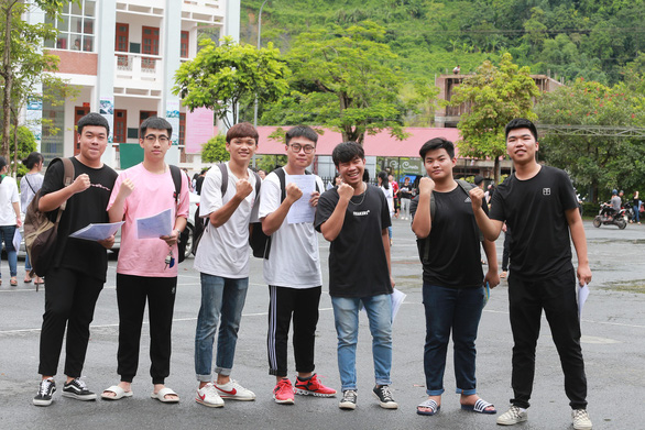Nhóm thí sinh đến từ Trường THPT chuyên Hà Giang quyết tâm trước khi bước vào kỳ thi THPT quốc gia 2019.