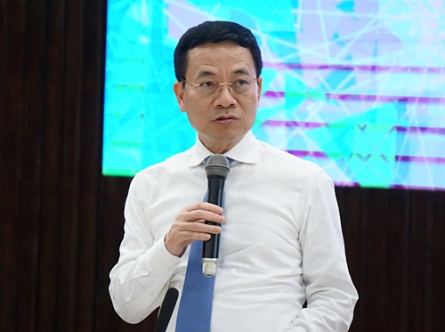 Bộ trưởng Bộ Thông tin Truyền thông Nguyễn Mạnh Hùng tại buổi gặp gỡ chiều 15/7. Ảnh: Viễn Thông