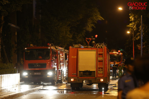 5 xe cứu hoả đã đã đến hiện trường, ngay sau đó ngọn lửa được dập tắt.